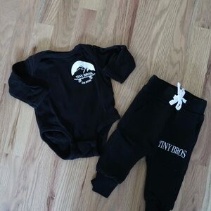 TINY BROS Onesie and Sweat Set 6M